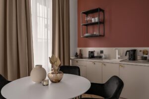 Część jadalniana w Apartamencie z 1 sypialnią B417 Carmine Red