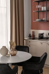 Część jadalniana w Apartamencie z 1 sypialnią B417 Carmine Red