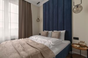 Łóżko w Apartamencie STUDIO z odzieloną sypialnią B420 Gentleman Blue