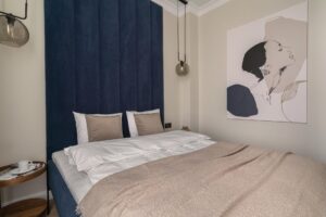 Łóżko w Apartamencie STUDIO z odzieloną sypialnią B420 Gentleman Blue